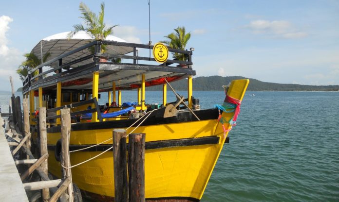 tau-happy-boat-cambodia.jpg